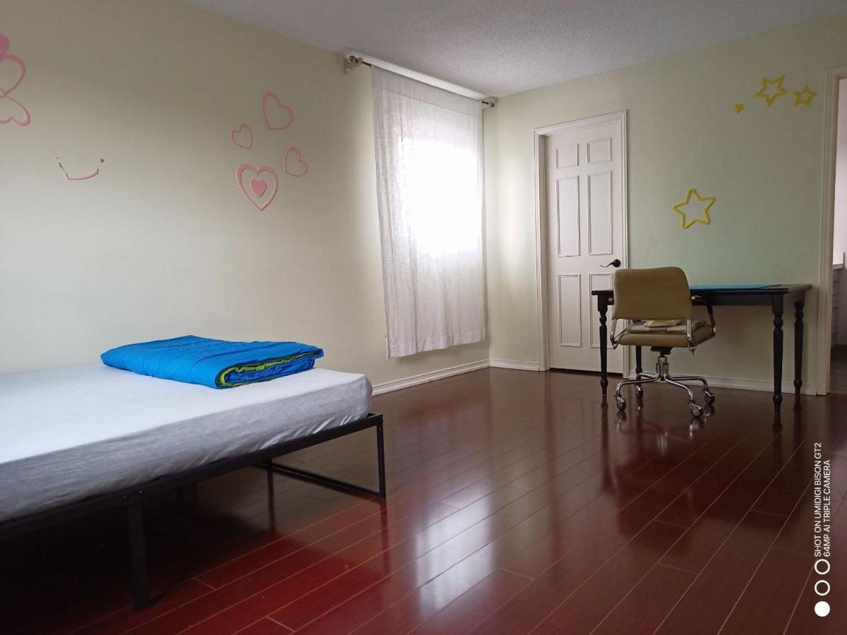 Stb-Double Bed With Private Washroom Toronto Ngoại thất bức ảnh